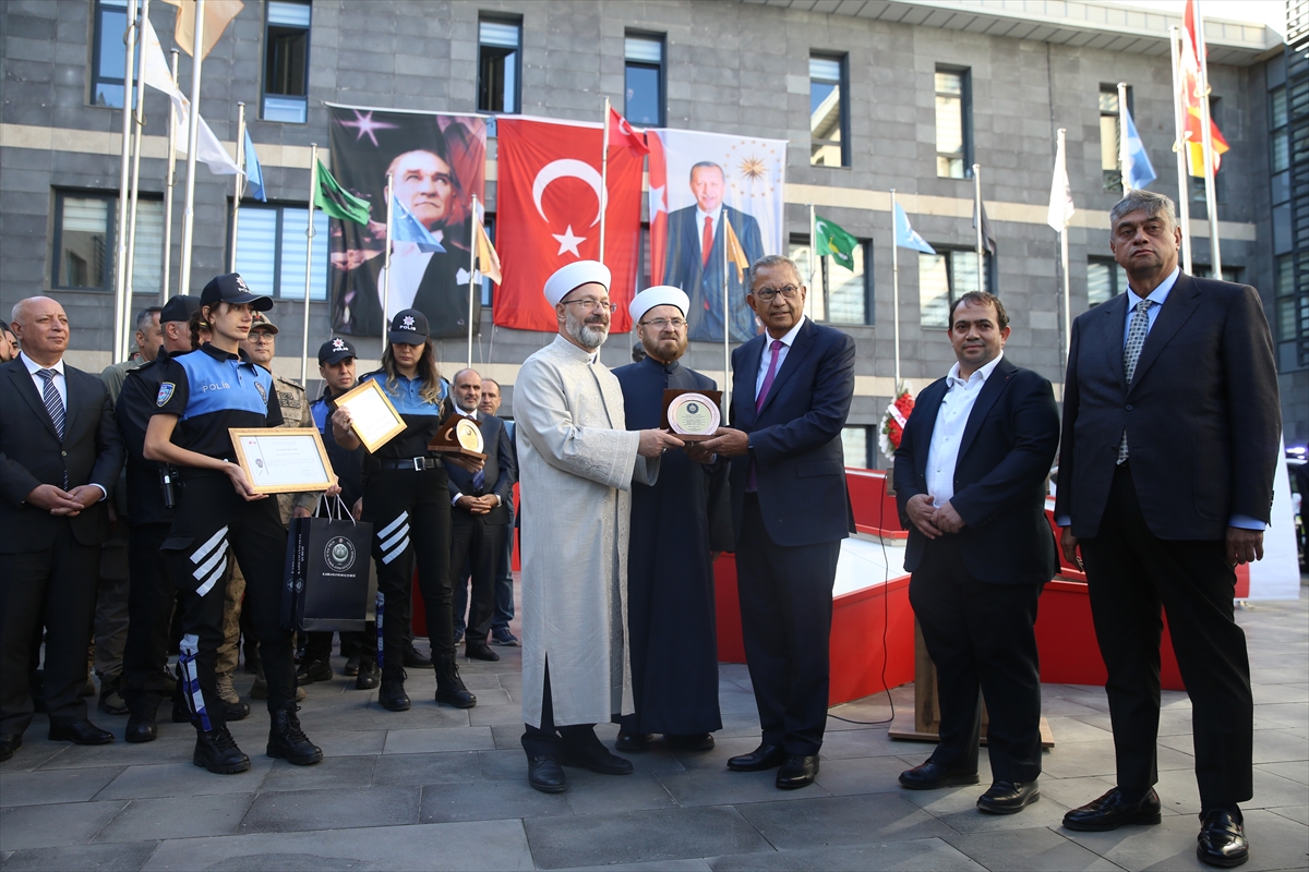 Diyanet İşleri Başkanı Erbaş, Kahramanmaraş'ta polis araçlarını hizmete alım töreninde konuştu: