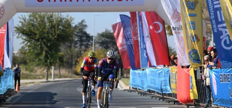 Edirne'de 15. Cumhuriyet Kupası Bisiklet Yol Yarışı düzenlendi