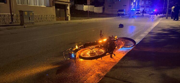 Edirne'de kaldırıma çarpıp yola savrulduktan sonra otomobilin çarptığı motosiklet sürücüsü öldü