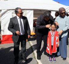 Edirne'de Türk Kızılaydan okula kan bağışçısı getiren öğrenciye madalya