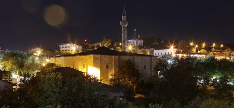 Elazığ'ın tarihi Harput Mahallesi gece görüntülendi