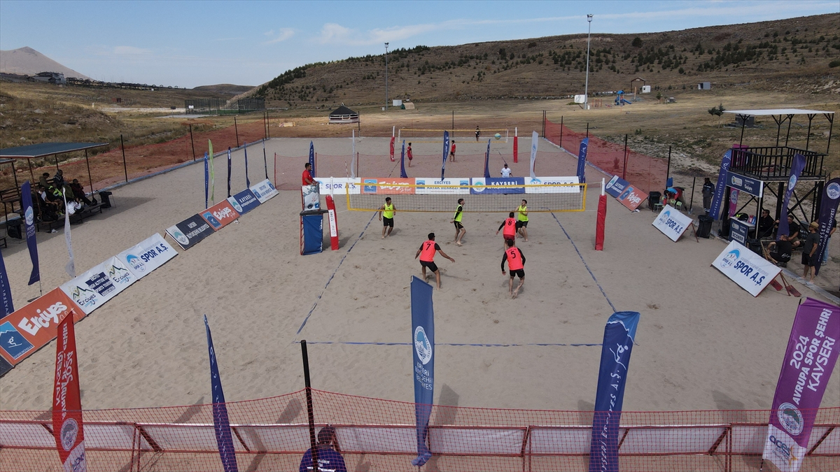 Erciyes'te plaj voleybolu turnuvası başladı