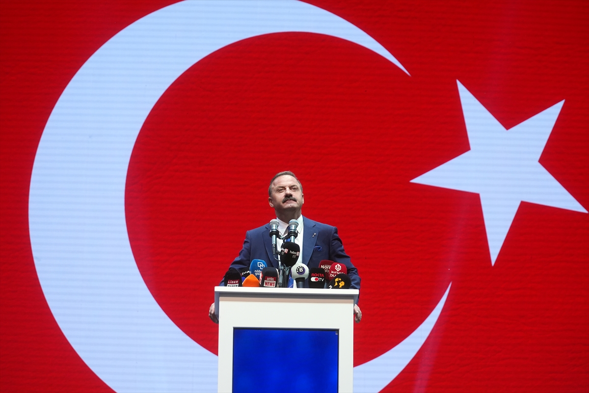 Eski milletvekili Ağıralioğlu, Anahtar Parti'nin tanıtım programında konuştu: