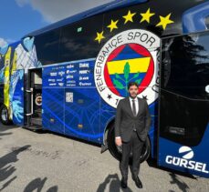 Fenerbahçe Futbol A Takımı, yeni otobüsünü teslim aldı