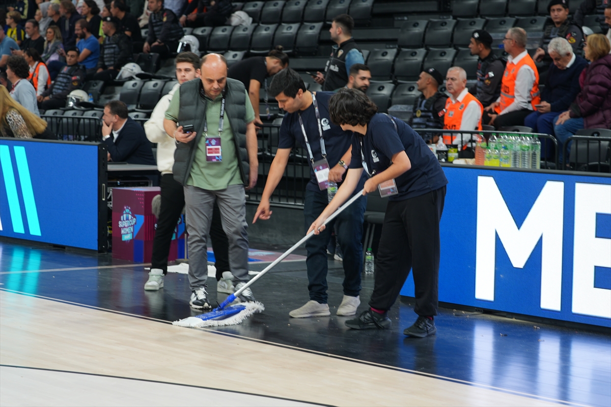 Fenerbahçe Opet-Beşiktaş arasındaki FIBA Kadınlar Süper Kupa maçı yarına ertelendi