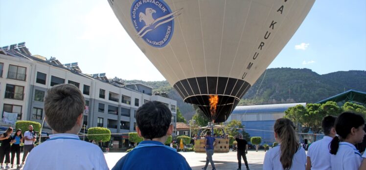 Fethiye'de 24. Uluslararası Ölüdeniz Hava Oyunları Festivali başladı