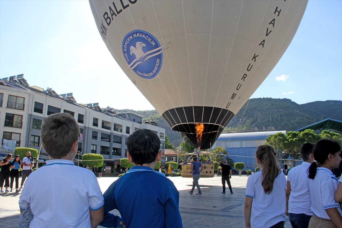 Fethiye'de 24. Uluslararası Ölüdeniz Hava Oyunları Festivali başladı