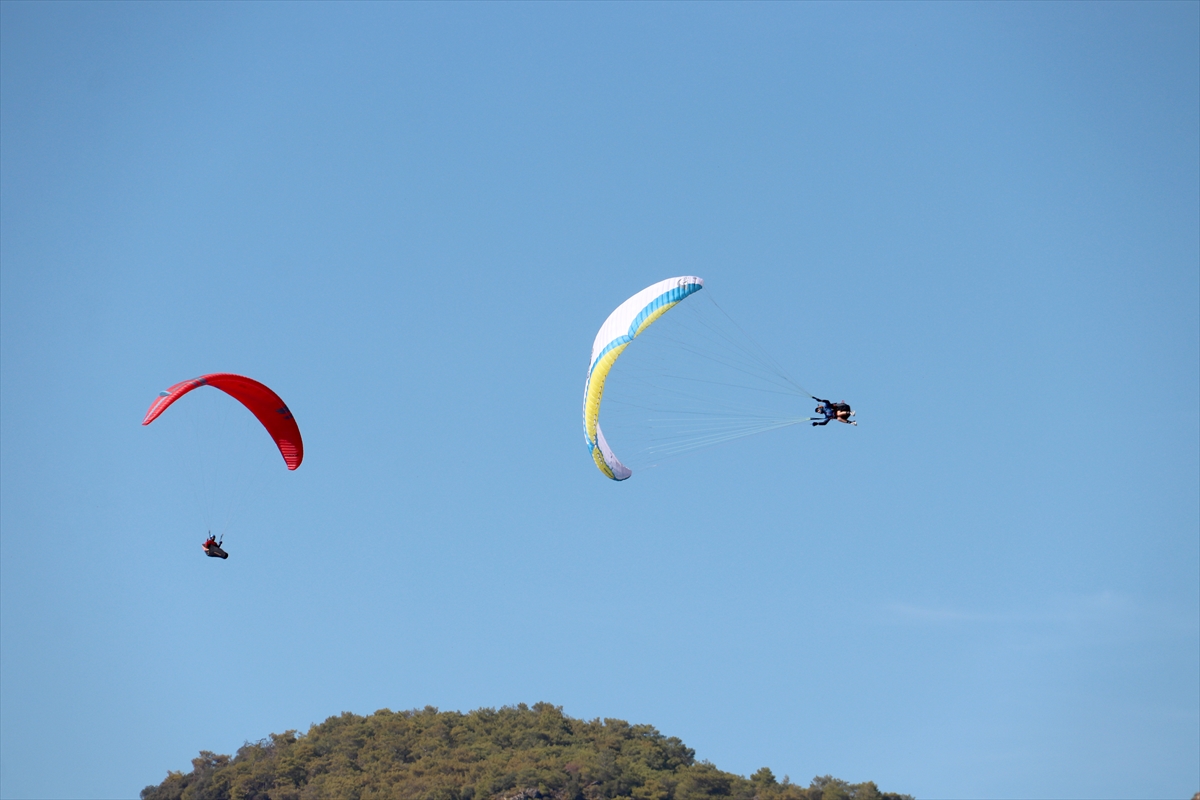 Fethiye'de 24. Uluslararası Ölüdeniz Hava Oyunları Festivali devam ediyor