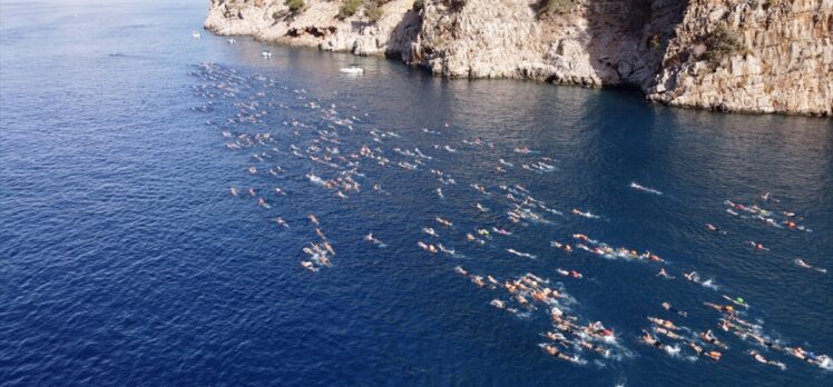 Fethiye'de Kelebekler Vadisi-Ölüdeniz Açık Su Yüzme Yarışı yapıldı