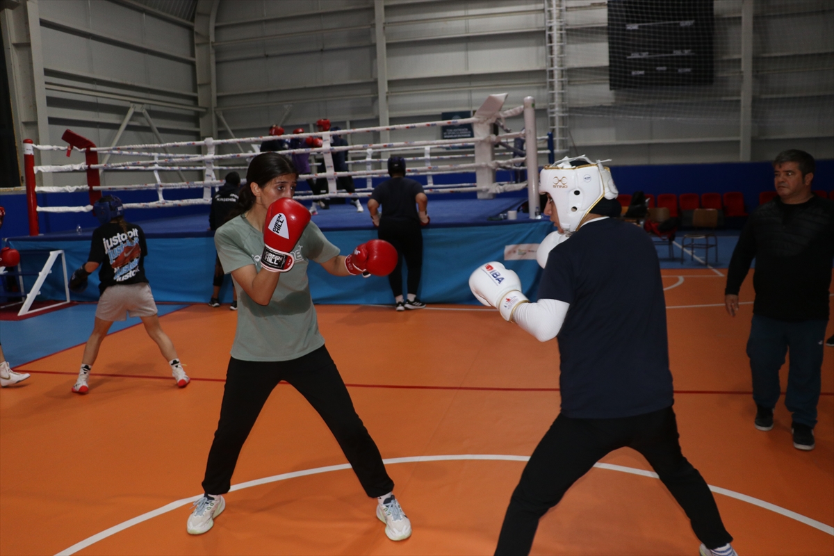 Genç Kadın Boks Milli Takımı'nın Dünya Şampiyonası hazırlıkları sürüyor