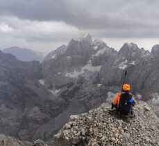 Hakkari'de dağcılar, Köşe Direği Dağı'nda zirve yaptı