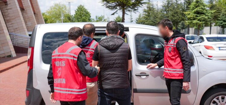 Isparta'da iş yerindeki imitasyon bilezikleri çaldıkları iddiasıyla 2 kişi tutuklandı