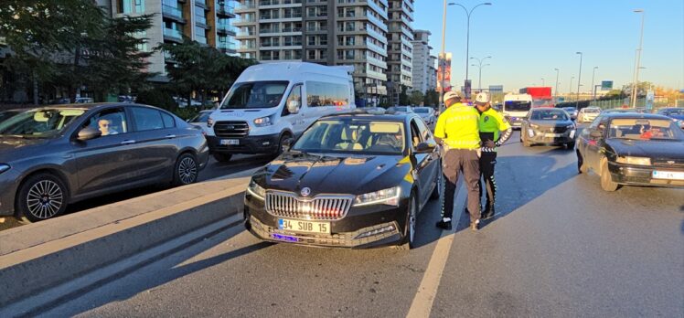 İstanbul'da çakar-siren ve emniyet şeridi ihlaline yönelik uygulama yapıldı