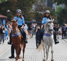 İstanbul'da motosikletli ve atlı kadın zabıtalar görev başında