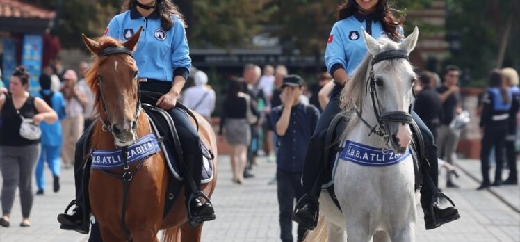 İstanbul'da motosikletli ve atlı kadın zabıtalar görev başında