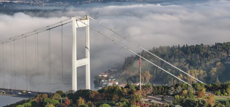 İstanbul Boğazı'nda sis nedeniyle gemi trafiği askıya alındı