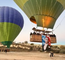 Kapadokya'da balonlar Türk bayraklarını gökyüzünde dalgalandırdı