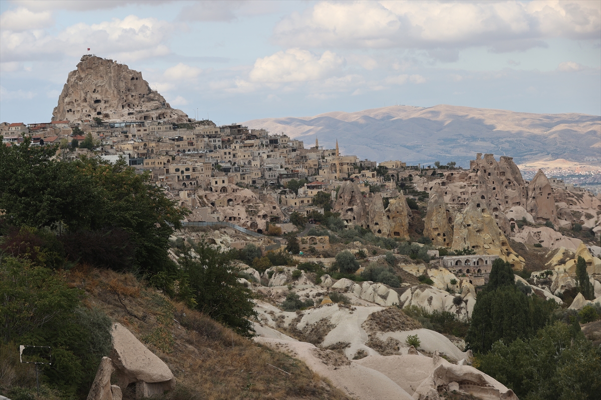 Kapadokya'yı, Uçhisar Kalesi'nin zirvesinden ocak-eylül dönemi yaklaşık 211 bin turist izledi