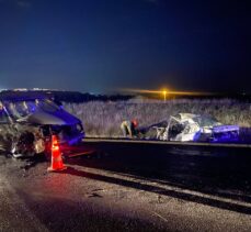 Kastamonu'da otomobille hafif ticari aracın çarpıştığı kazada 3 kişi yaralandı