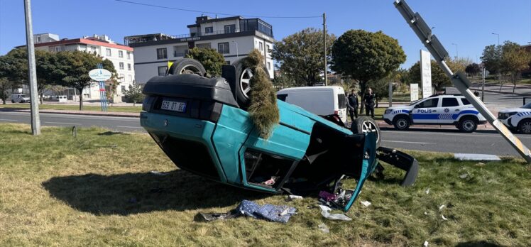 Kayseri'de tırla çarpışan otomobildeki 4 kişi yaralandı