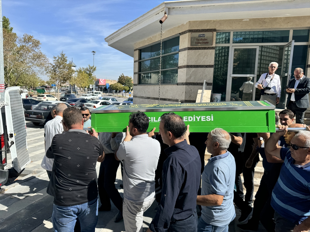 Kayseri'de trafik kazasında ölen öğretmenin cenazesi toprağa verildi