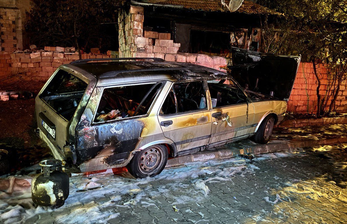 Kırıkkale'de seyir halindeki otomobilde çıkan yangında sürücü ağır yaralandı