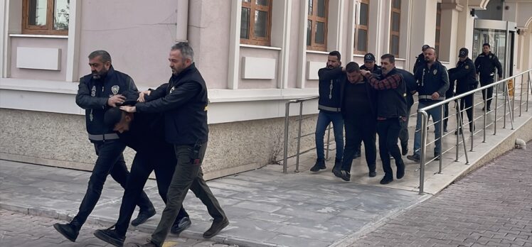 Konya'da trafikte tartıştığı kişi öldüren zanlı ve ona yardım eden 8 şüpheli adliyede