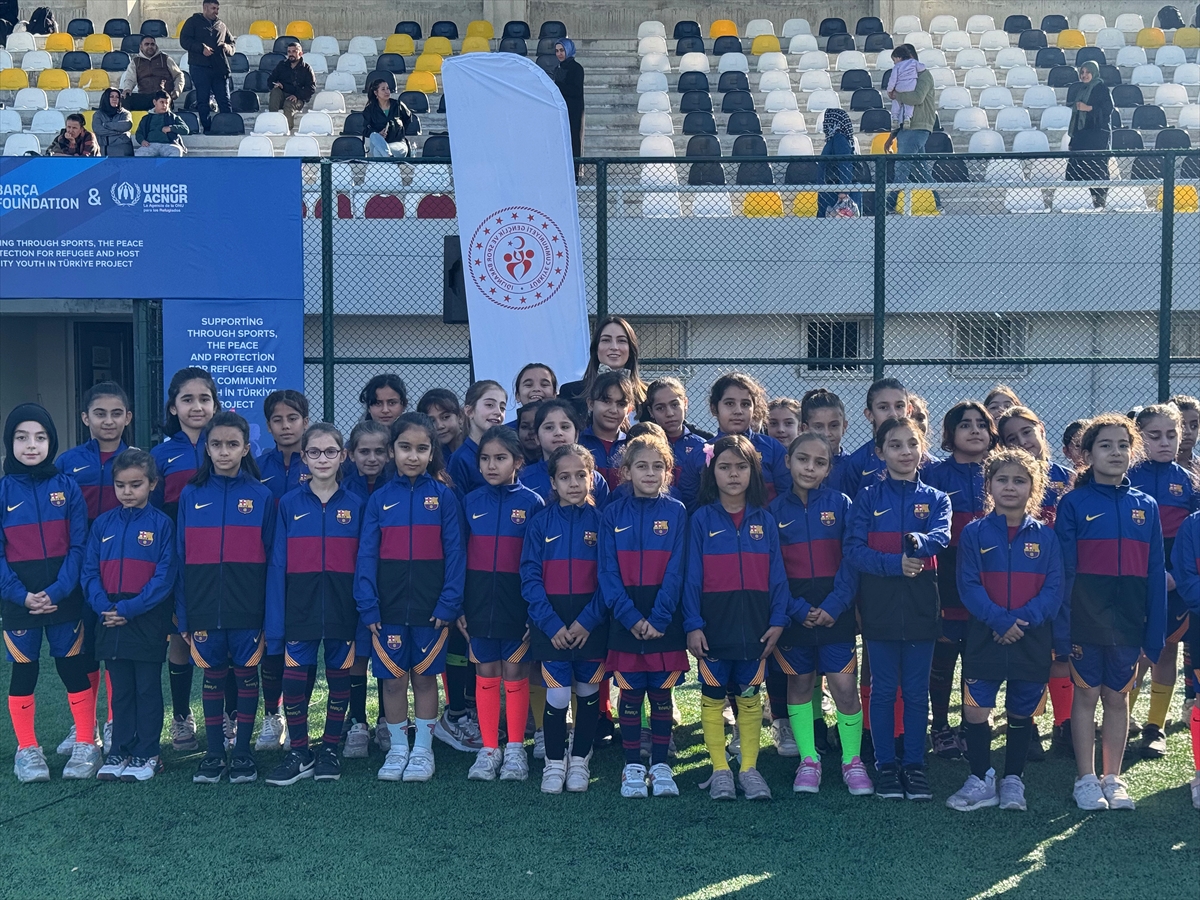 Manisa'da BM ve Barça Vakfı desteğiyle çocuklara yönelik dostluk turnuvası düzenlendi