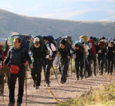 Niğde'de Cumhuriyetin kuruluşunun 101. yılında Aladağlara tırmanacak dağcılar kamp kurdu