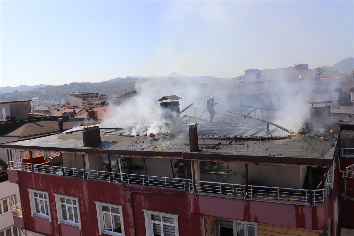 Ordu'da çatı tamiri sırasında iki daire yandı