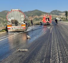 Osmaniye'de yangın çıkan tankere çarpan bir diğer tanker yola devrildi