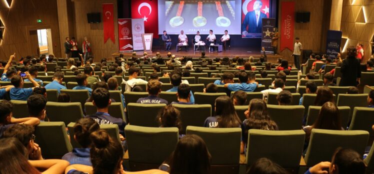 Paralimpik sporcular Sevilay Öztürk ve Mahmut Bozteke, Gaziantep'te öğrencilerle buluştu