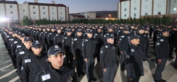 Polis adayları Cumhuriyet'in 101. yılını ışıklı koreografi gösterisiyle kutladı