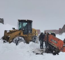 Rize'de kar nedeniyle yaylada mahsur kalan 6 kişi kurtarıldı