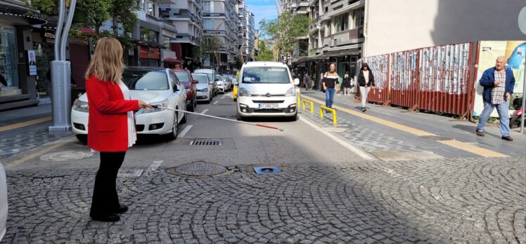 Samsun'da beyaz baston kullanan yayalara sürücülerin duyarlılığı test edildi