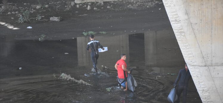 Samsun'da ırmakta ceset ihbarına giden ekipler temizlik yaptı