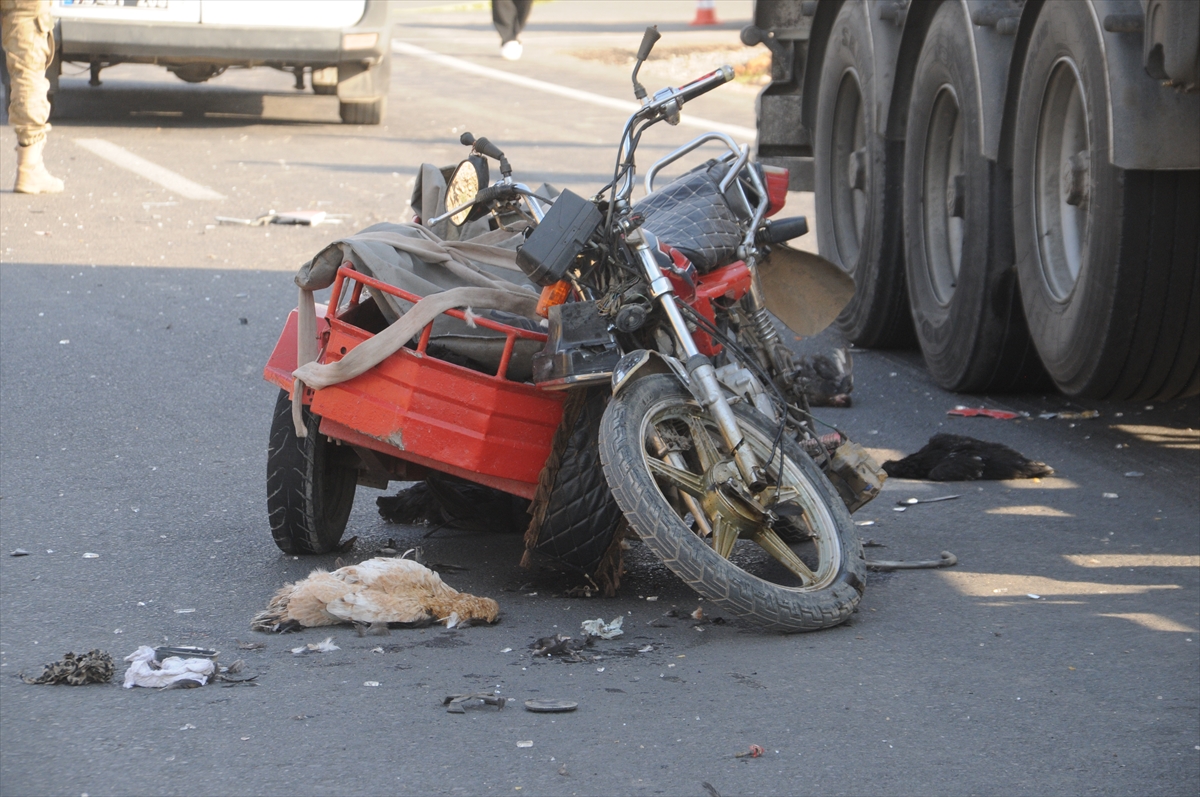 Şırnak'ta tırın çarptığı sepetli motosikletin sürücüsü yaşamını yitirdi