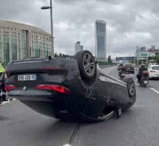 Şişli'de bariyerlere çarpan otomobilin sürücüsü yaralandı