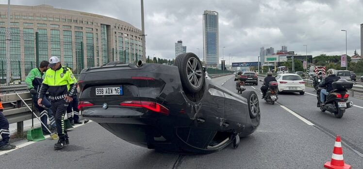 Şişli'de bariyerlere çarpan otomobilin sürücüsü yaralandı