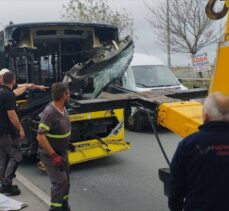 Sultangazi'de iki İETT otobüsünün çarpışması sonucu 2 yolcu yaralandı