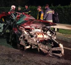 Tekirdağ'da aydınlatma direğine çarpan otomobildeki 1 kişi öldü, 1 kişi yaralandı