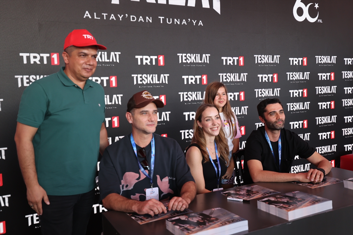 “Teşkilat” dizisinin oyuncuları TEKNOFEST Adana'da ziyaretçilerle buluştu