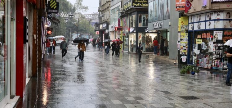 Trabzon'da sağanak etkili oldu