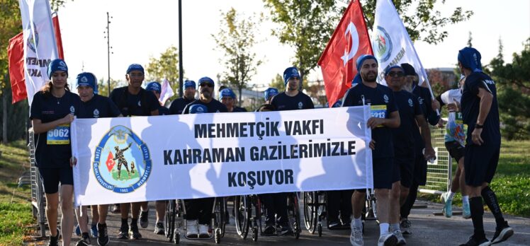 TSK Mehmetçik Vakfı üyeleri, Runkara Uluslararası Yarı Maratonu'nda gazilerle koştu