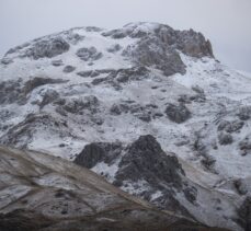 Tunceli'de 3 bin rakımlı zirvelere kar yağdı