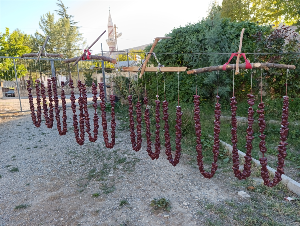 Tunceli’de köylüler yörenin geleneksel lezzeti “orcik”in yapımına başladı