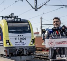 Türkiye'nin ilk özel uluslararası yük treni İstanbul'dan Avrupa'ya uğurlandı