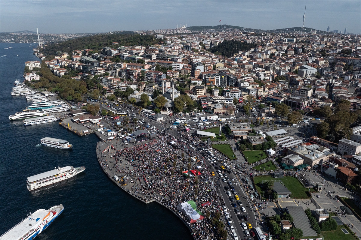 Üsküdar Meydanı'nda Gazze'ye destek mitingi düzenlendi