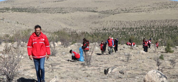 Yozgat, Kırşehir ve Niğde'de ormanlarda temizlik yapıldı