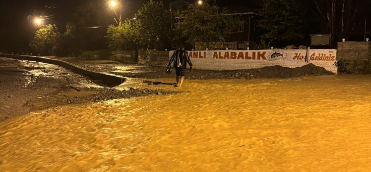 Zonguldak'ta kuvvetli yağış hayatı olumsuz etkiliyor